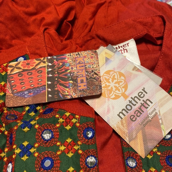 Beautiful Mother Earth Top NWT - Picture 5 of 8